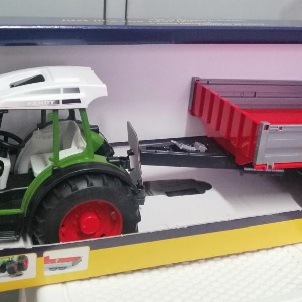 Trator Fendt 209s com reboque