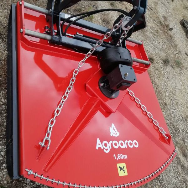 Capinadeira reforçada descentrada hidráulica